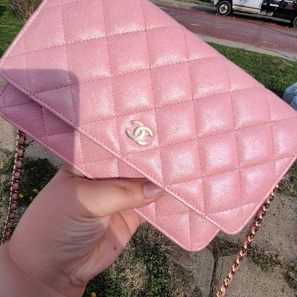 🛑SOLD🛑CHANEL 19S IRIDESCENT PINK WOC - Picture 5 of 9